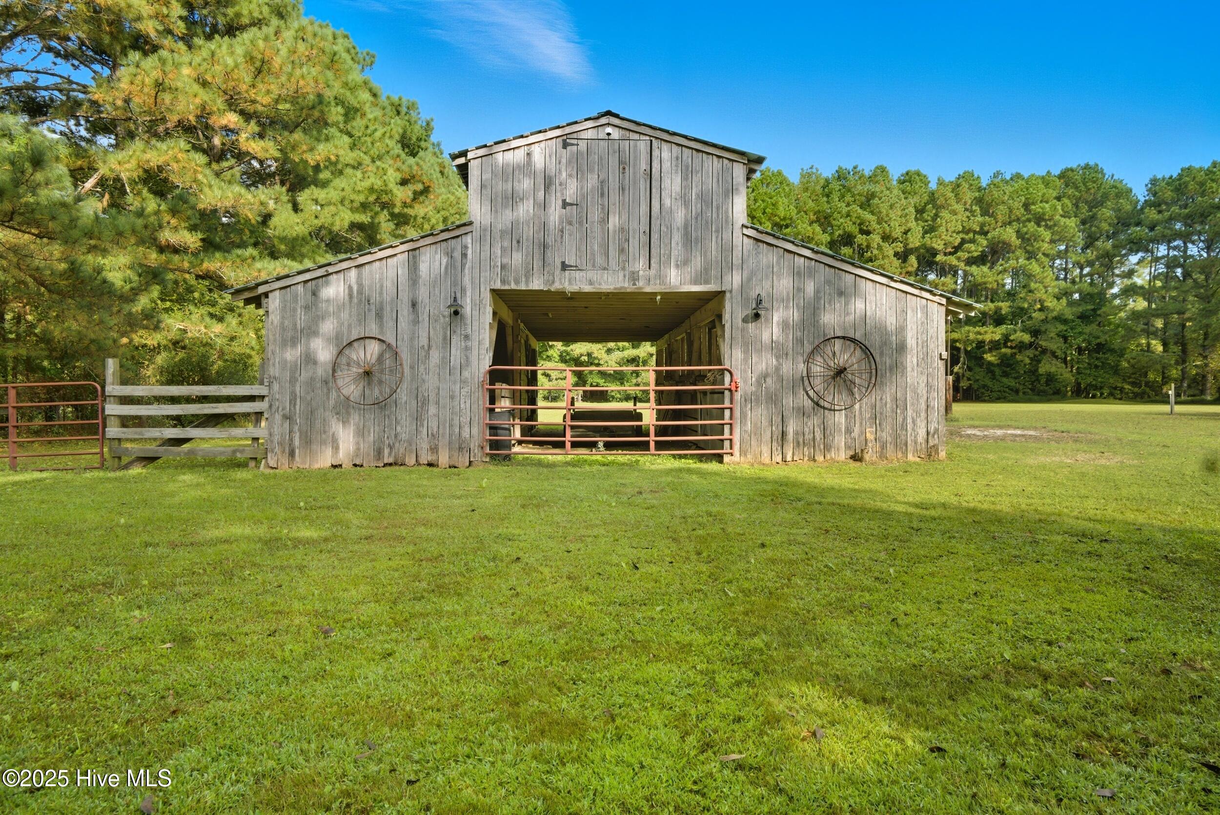 1370 Middle Swamp Road Corapeake, NC 27926 - Photo 48 of 65 Barn
