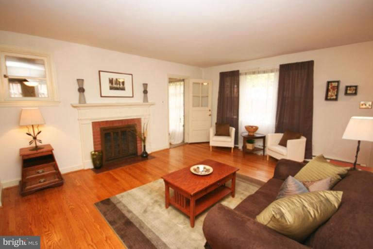 9204 Wendell Street Silver Spring, MD 20901 - Photo 2 of 29 Living Room