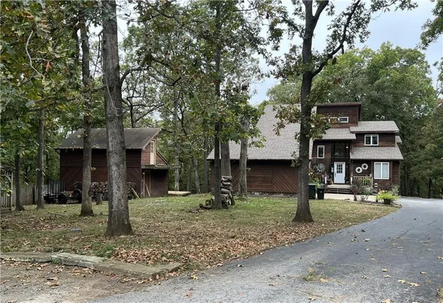 $450,000 | 14690 East Redcoat Road, Nevada, MO 64772