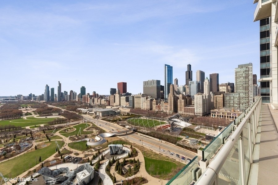 340 East Randolph Street, Unit 905 Chicago, IL 60601 - Photo 25 of 31 Gallery Image 25