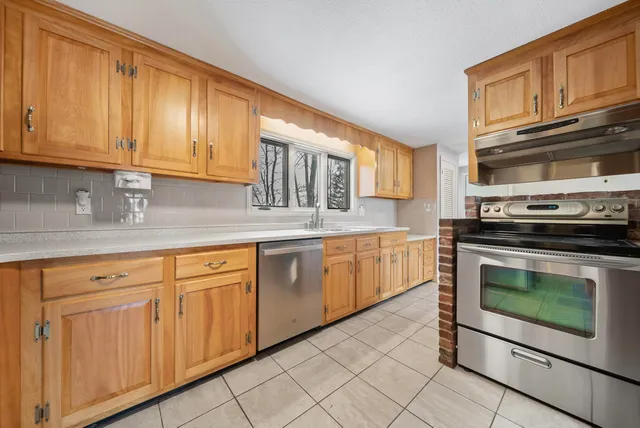 $625,000 | 18 Mason Drive, Salem, NH 03079