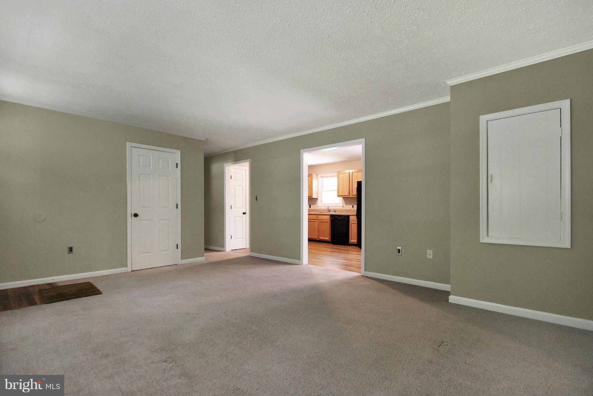 10577 Bears Den Road Marshall, VA 20115 - Photo 8 of 24 Family Room