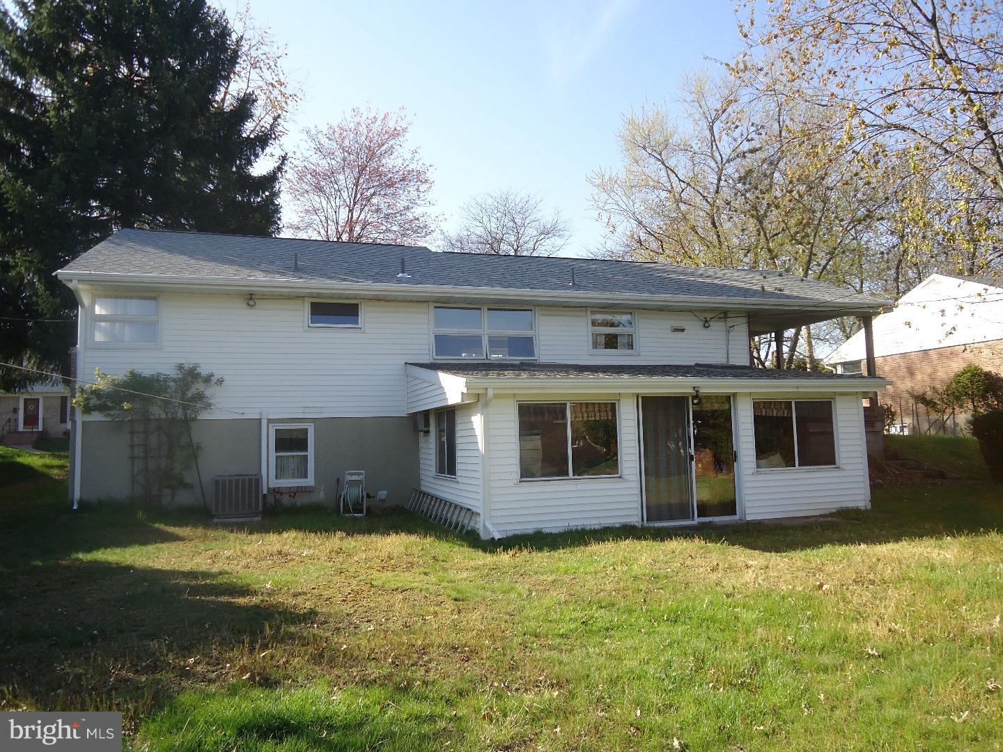 17 Vista Road Wyomissing, PA 19610 - Photo 2 of 22 Gallery Image 2