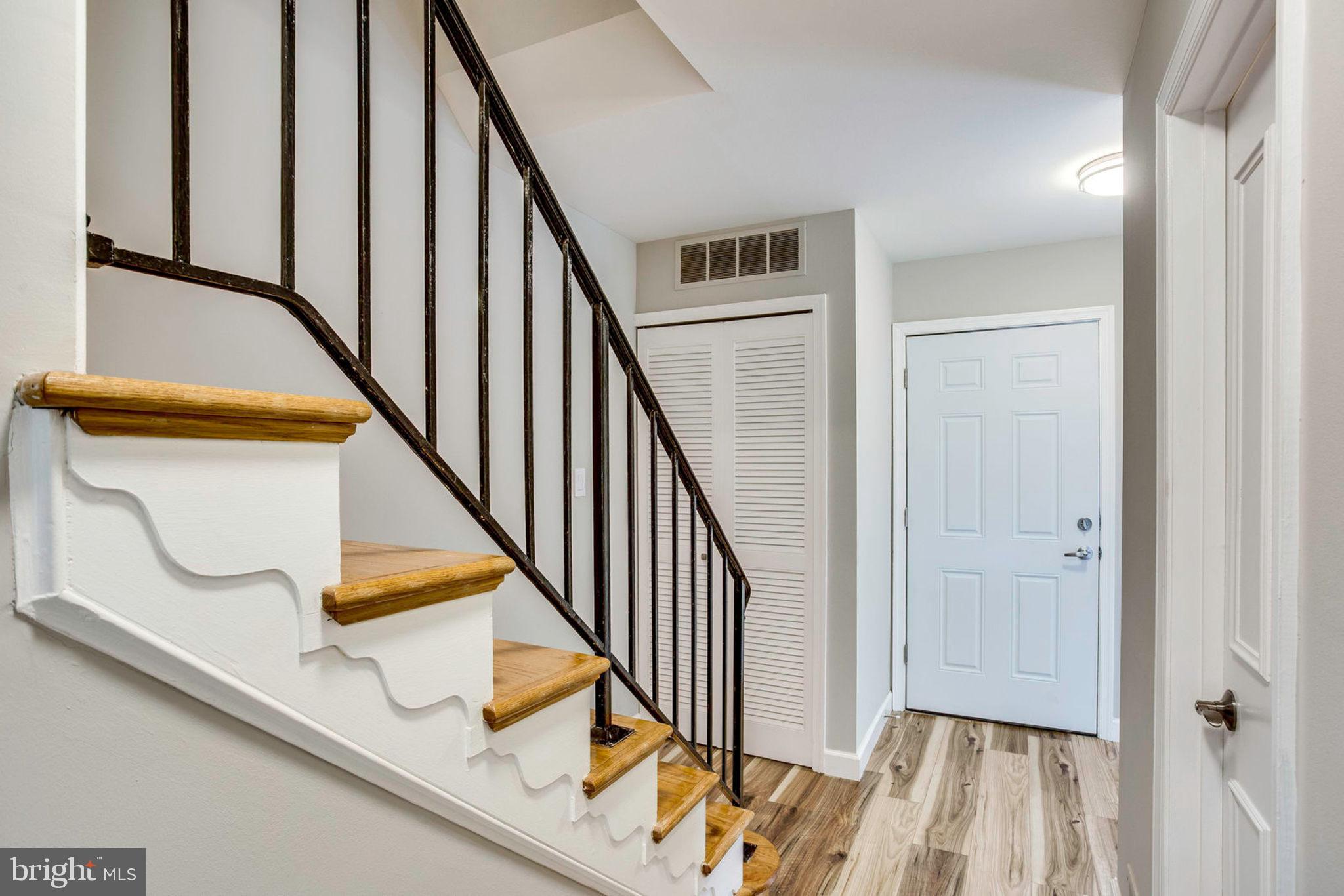9716 Ranger Road Fairfax, VA 22030 - Photo 3 of 35 Entrance Hallway
