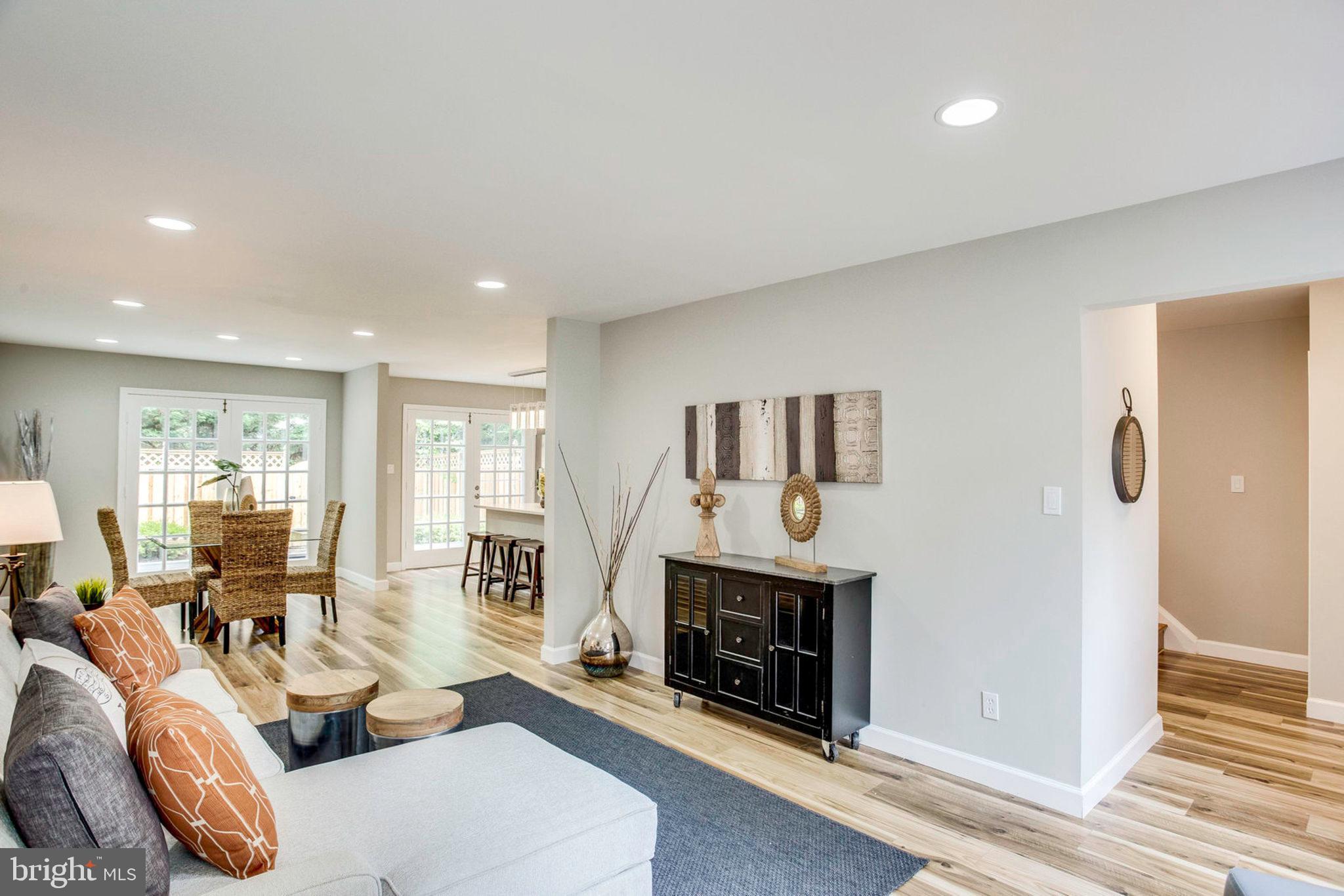 9716 Ranger Road Fairfax, VA 22030 - Photo 7 of 35 Living Room