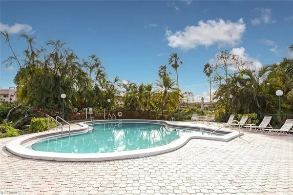 $1,950 | 499 Forest Lakes Boulevard, Unit 105, Naples, FL 34105