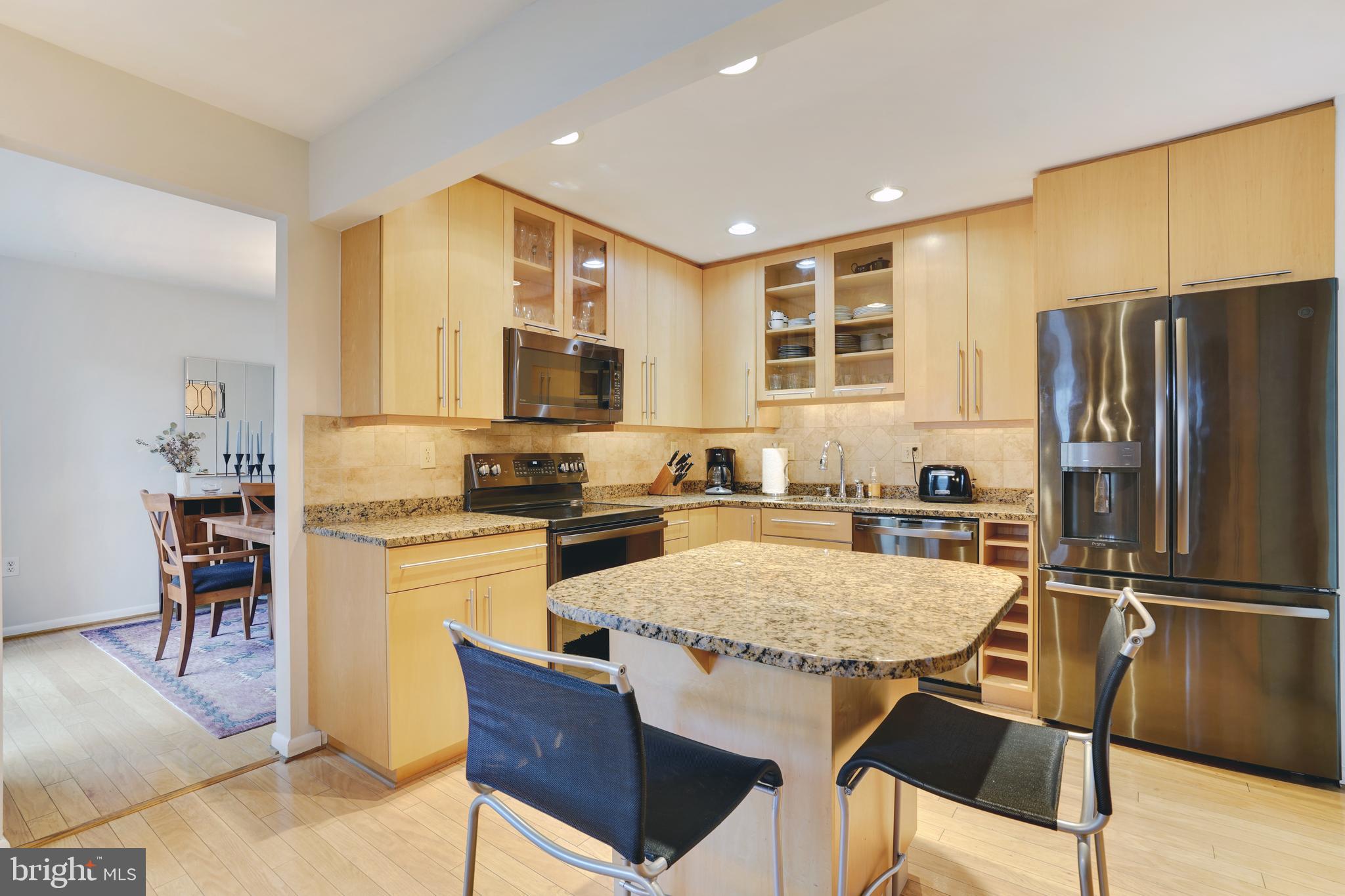 11828 Blue Spruce Road Reston, VA 20191 - Photo 5 of 45 Island, h/wood floor, granite & recessed lightning