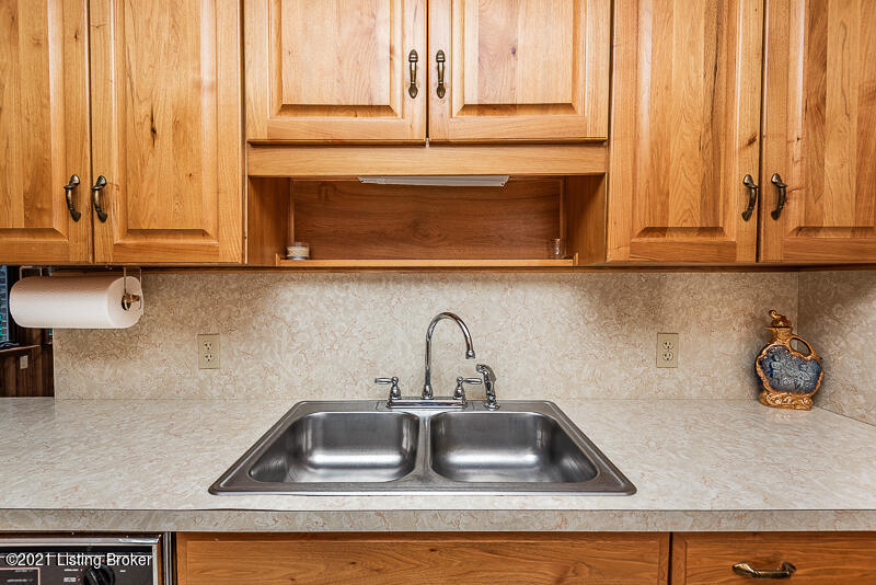 207 Fairmeade Road Louisville, KY 40207 - Photo 11 of 30 kitchen