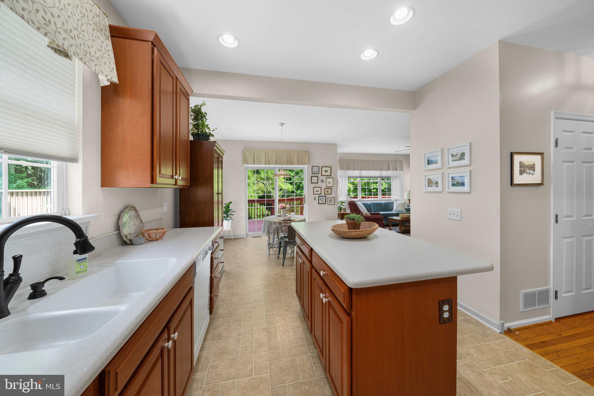 600 Sandy's Parish Road Landenberg, PA 19350 - Photo 28 of 43 Open kitchen with center island.