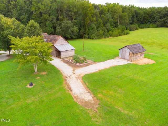 a view of a house with backyard and trees