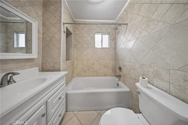 $3,900 | 6906 McLennan Avenue, Lake Balboa, CA 91406