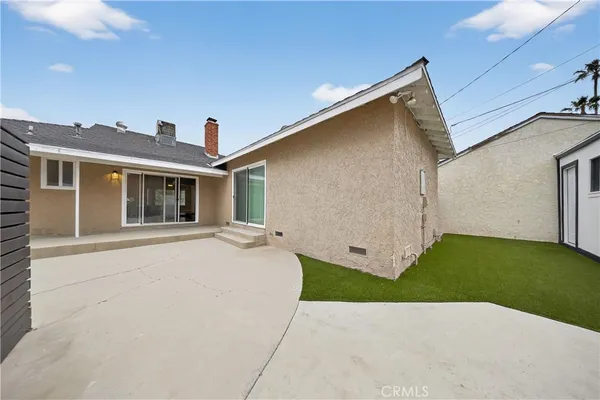 $3,900 | 6906 McLennan Avenue, Lake Balboa, CA 91406