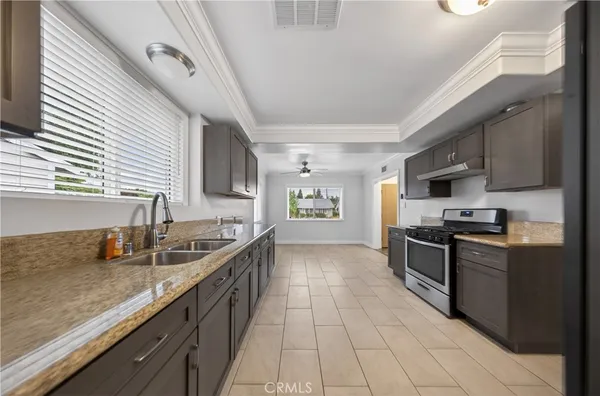 $3,900 | 6906 McLennan Avenue, Lake Balboa, CA 91406