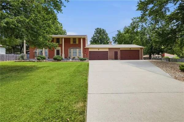 $425,000 | 3609 South Phelps Road, Independence, MO 64055