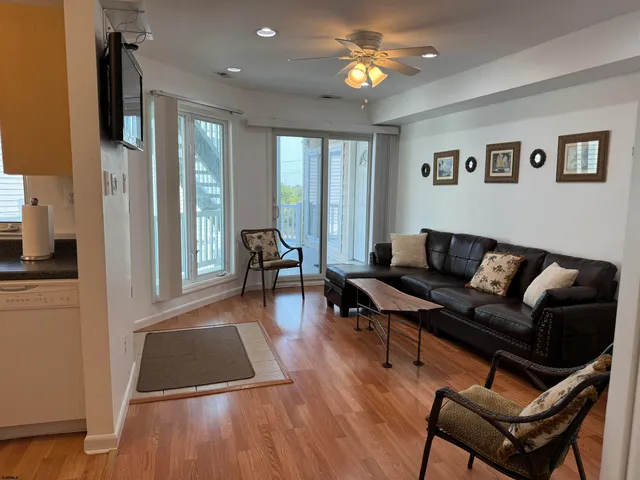 $1,450 | 407 36th Street South, Unit R2, Brigantine, NJ 08203