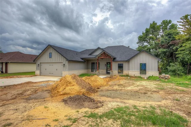 $699,999 | 405 Door Key Ranch Road, Trinidad, TX 75163