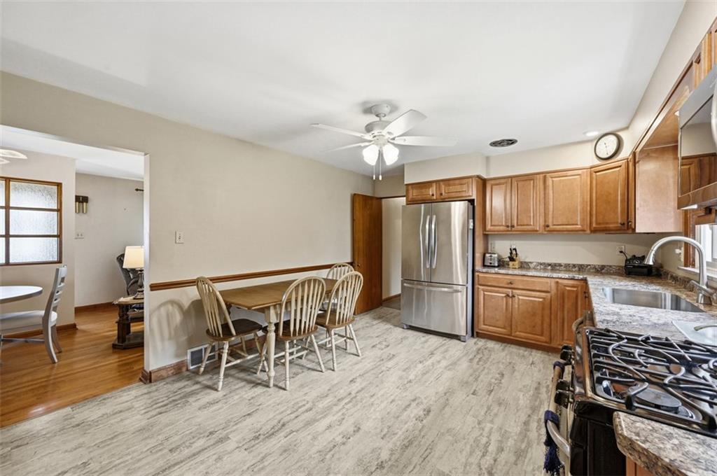 2207 Ridgevue Avenue Aliquippa, PA 15001 - Photo 11 of 41