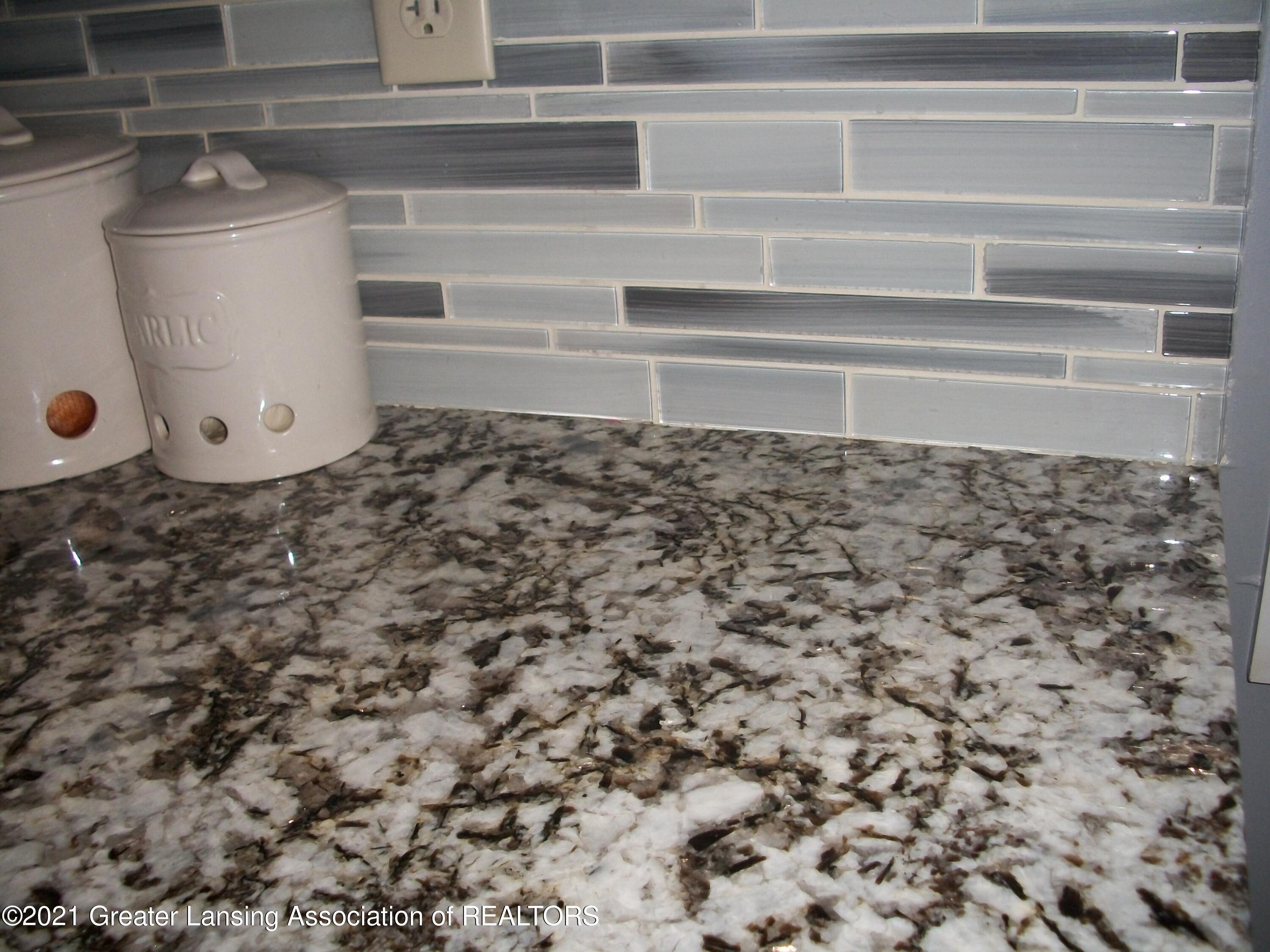 1338 Maycroft Road Lansing, MI 48917 - Photo 13 of 35 100_4807