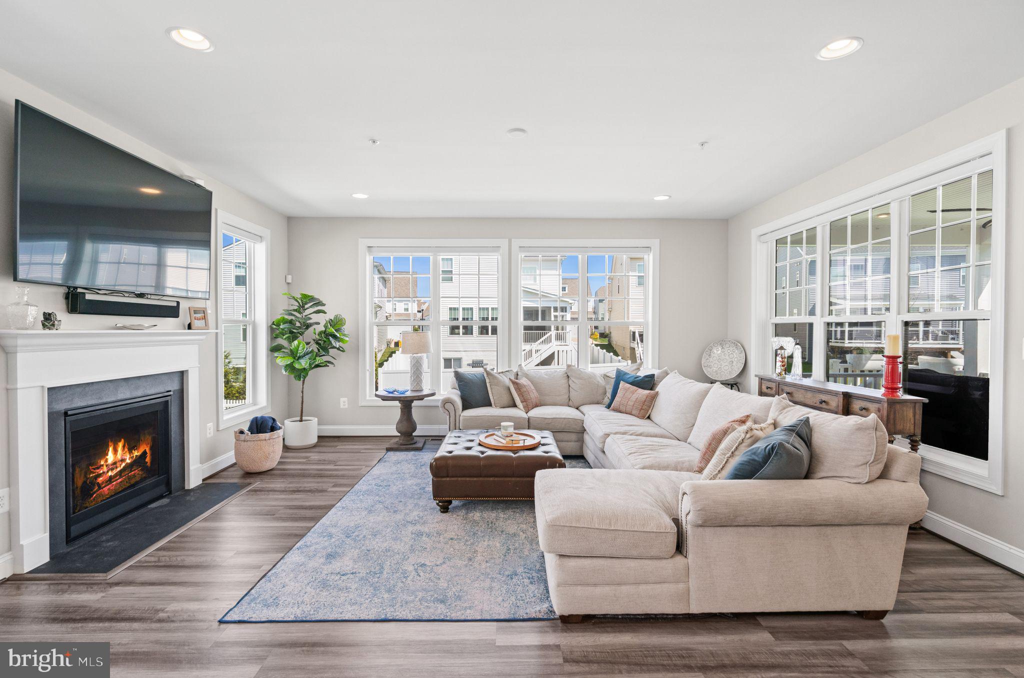 2916 Quarry Circle Odenton, MD 21113 - Photo 15 of 60 Bright and inviting living space.