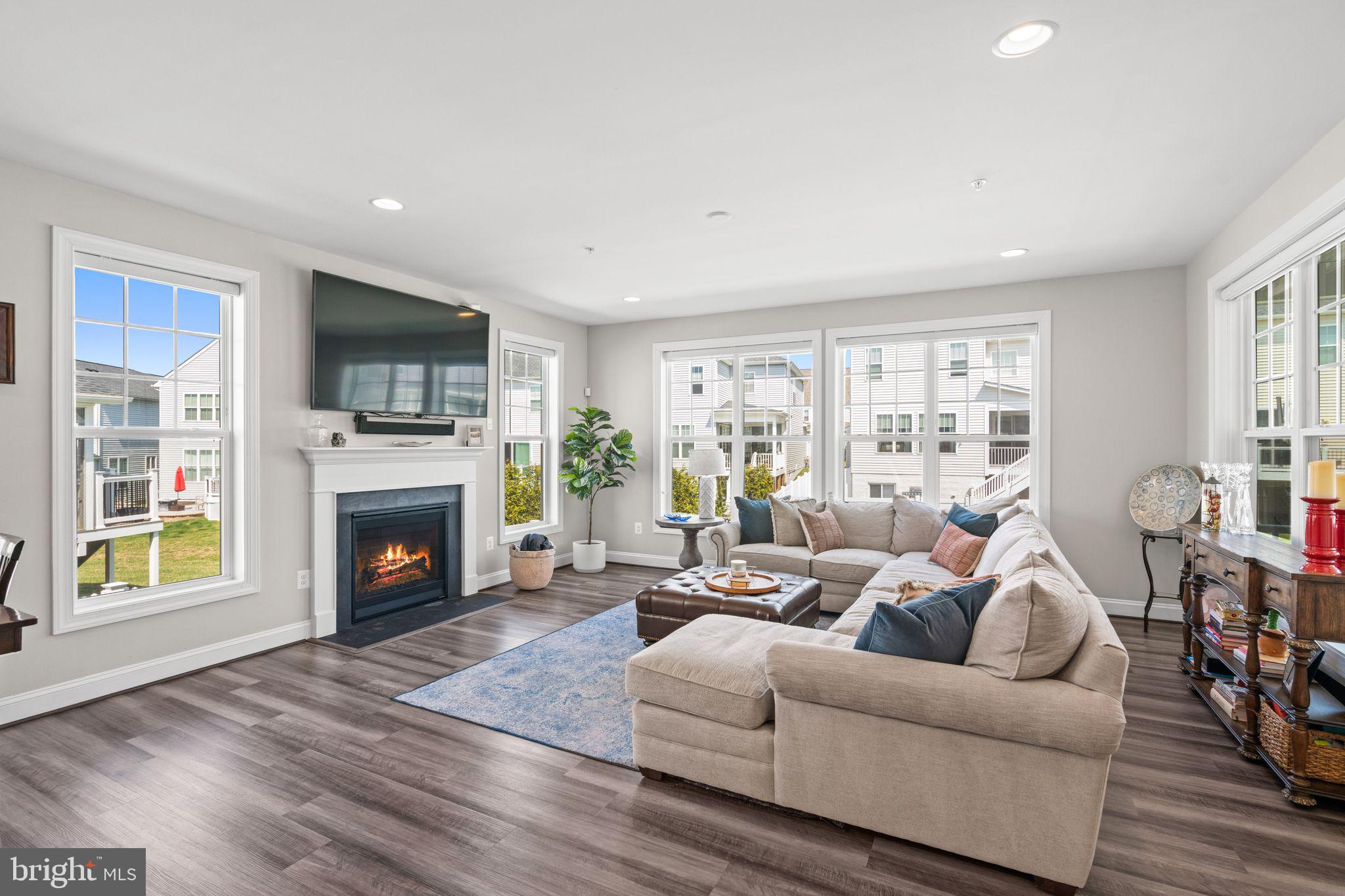 2916 Quarry Circle Odenton, MD 21113 - Photo 18 of 60 Bright and inviting living space.