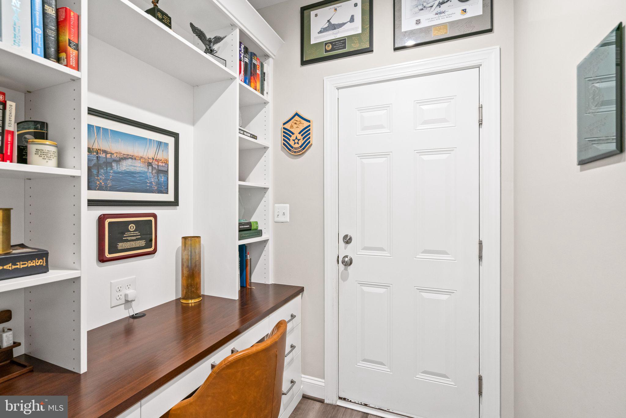 2916 Quarry Circle Odenton, MD 21113 - Photo 20 of 60 Cozy workspace with elegant decor.