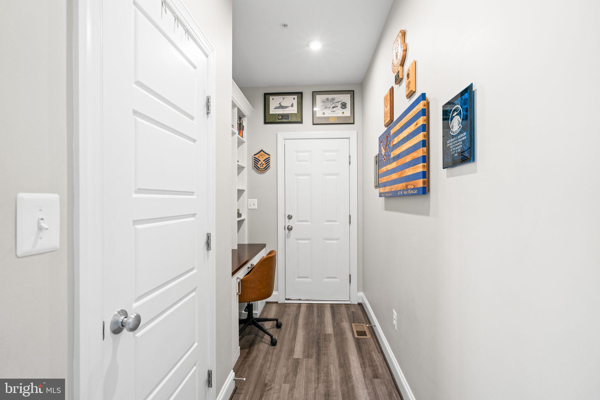 2916 Quarry Circle Odenton, MD 21113 - Photo 21 of 60 Inviting hallway with modern charm.