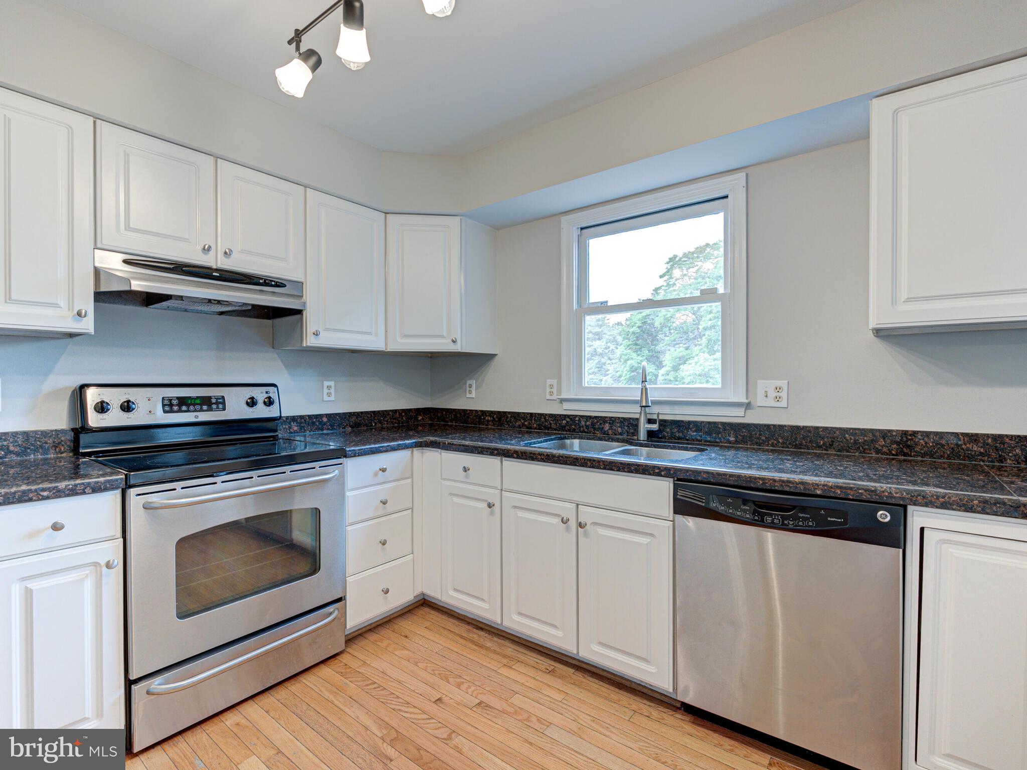 21140 Dray Terrace Ashburn, VA 20147 - Photo 15 of 59 Updated Appliances