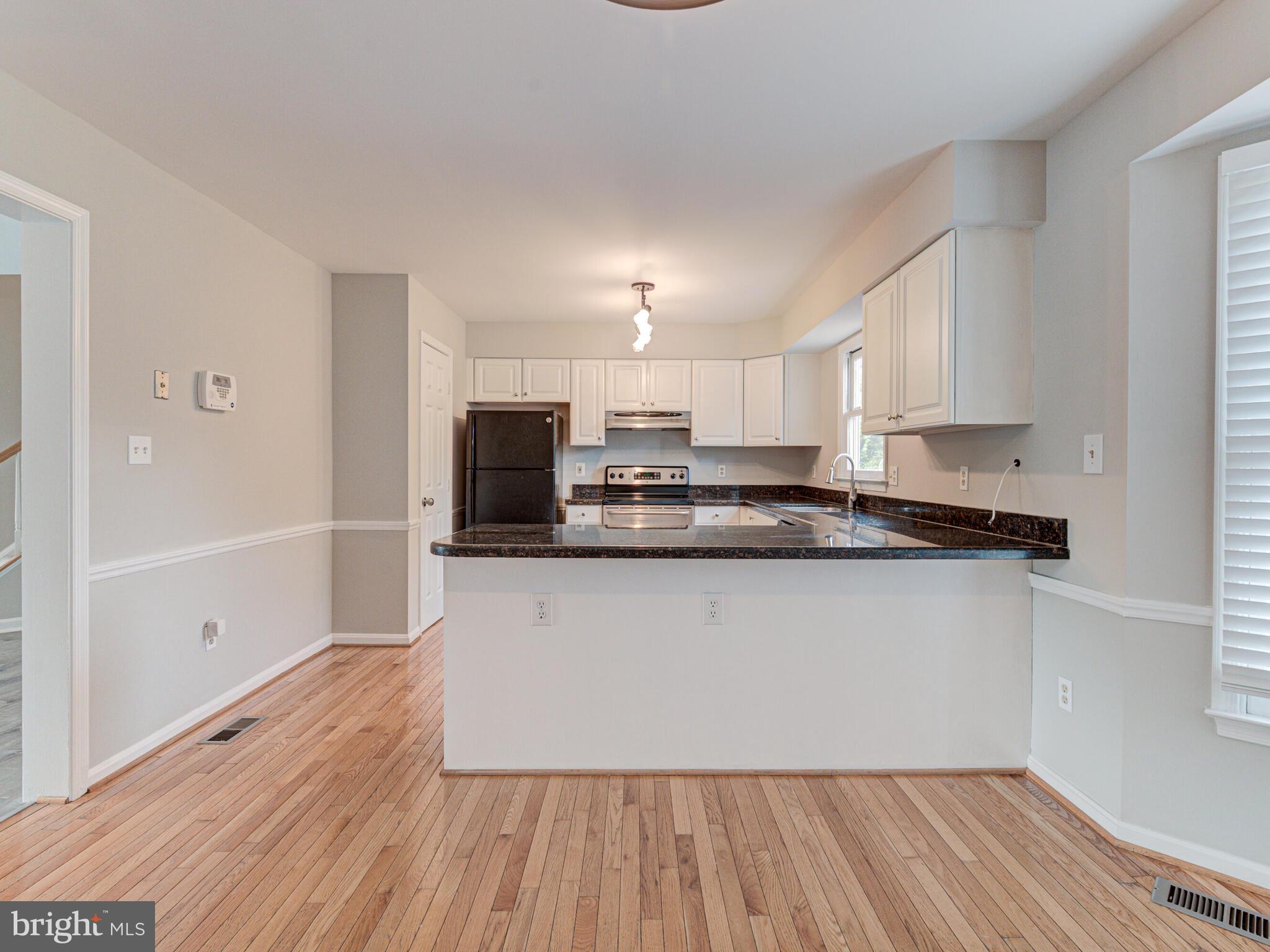 21140 Dray Terrace Ashburn, VA 20147 - Photo 18 of 59 Breakfast Room towards Kitchen