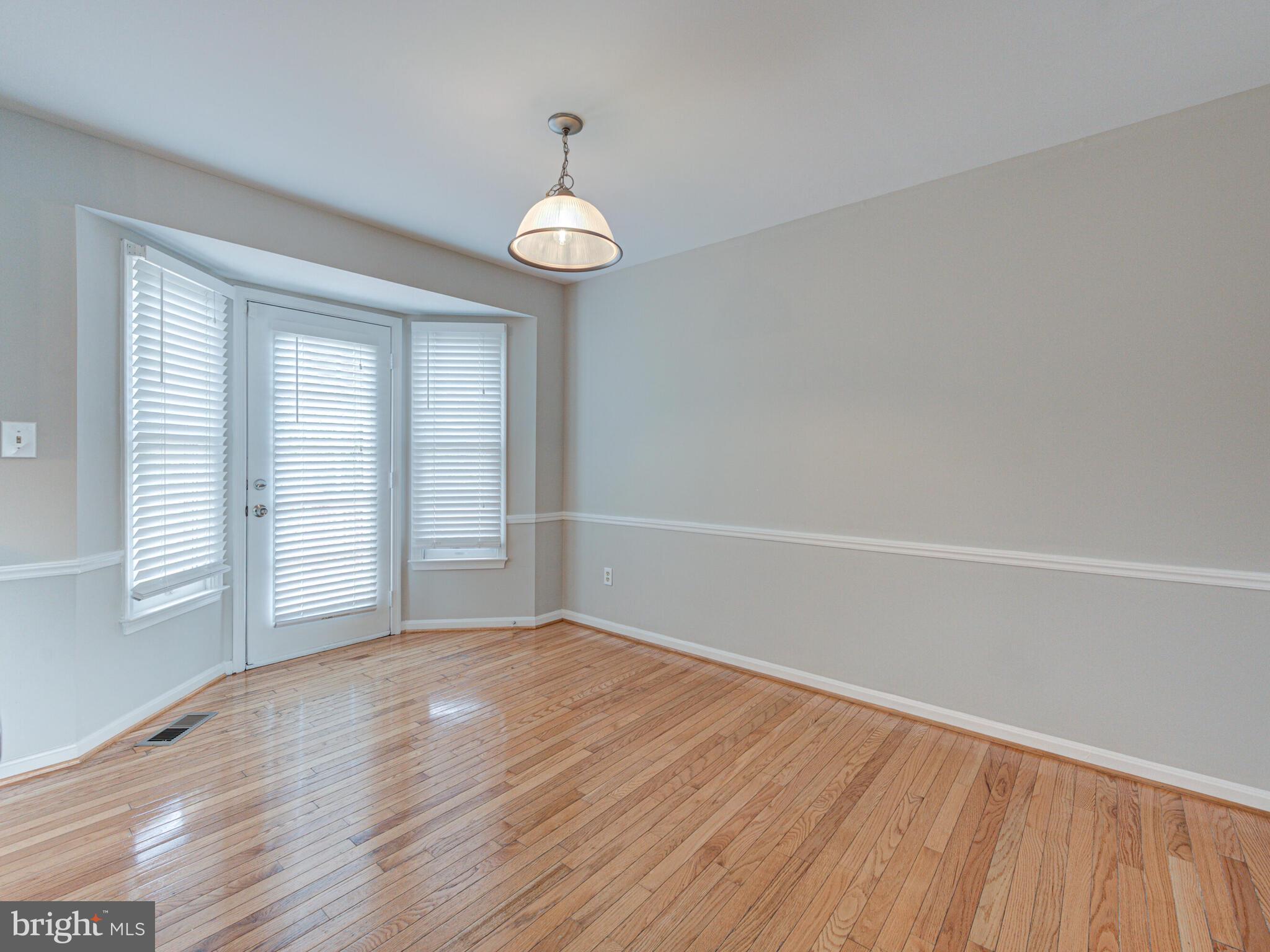21140 Dray Terrace Ashburn, VA 20147 - Photo 19 of 59 Breakfast Room walks out to the Deck - perfect!