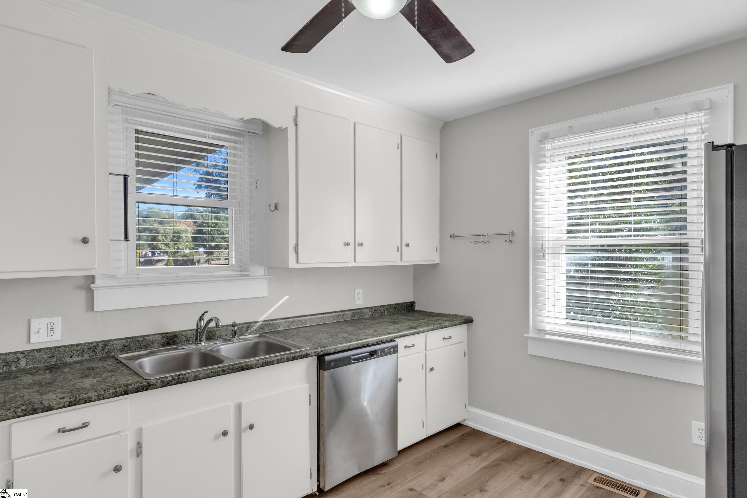 2223 Ridgewood Avenue Anderson, SC 29625 - Photo 22 of 37