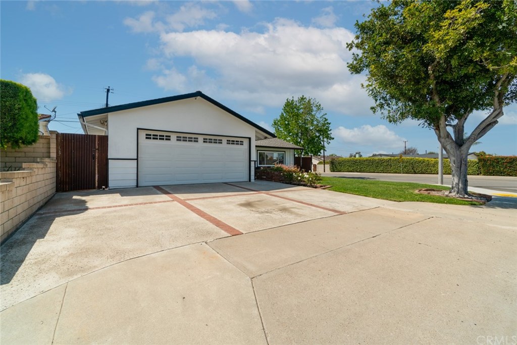 3239 Nebraska Place Costa Mesa, CA 92626 - Photo 2 of 56