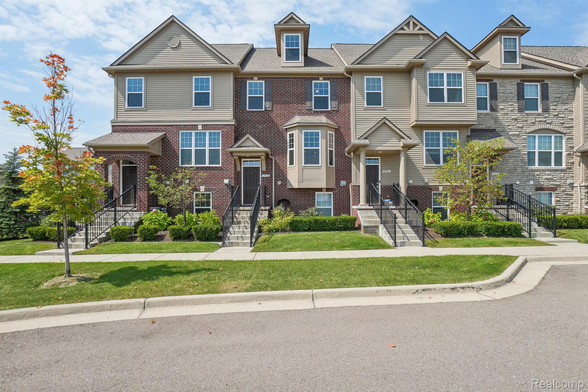 2920 Glenbar Circle Rochester, MI 48307 - Photo 1 of 39 Gallery Image 1