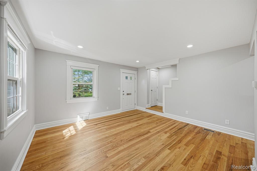 1684 Graefield Road, Unit 60 Birmingham, MI 48009 - Photo 5 of 32 Gallery Image 5