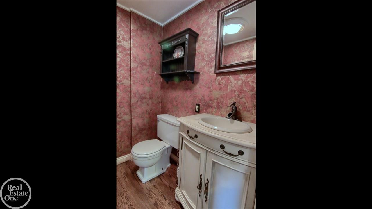 1033 Bishop Road Grosse Pointe Park, MI 48230 - Photo 26 of 37