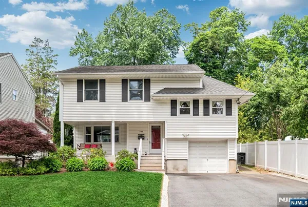 $925,000 | 799 Millbrook Road, River Edge, NJ 07661