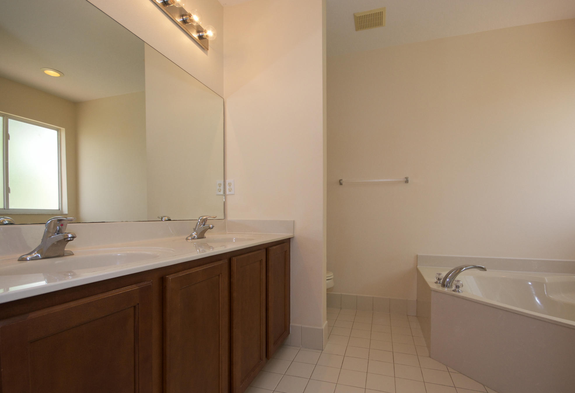 2046 Oakhurst Way Riviera Beach, FL 33404 - Photo 11 of 25 DSC_1022