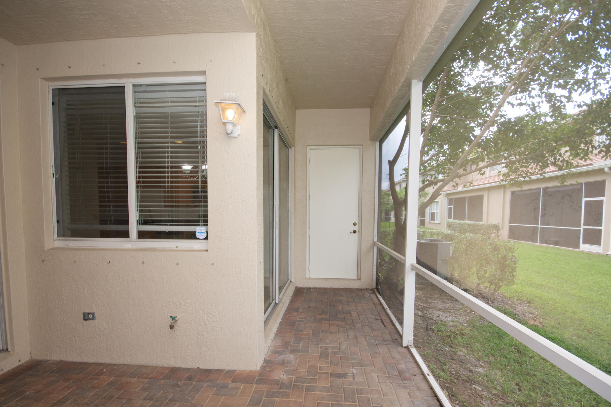 2046 Oakhurst Way Riviera Beach, FL 33404 - Photo 19 of 25 DSC_1008