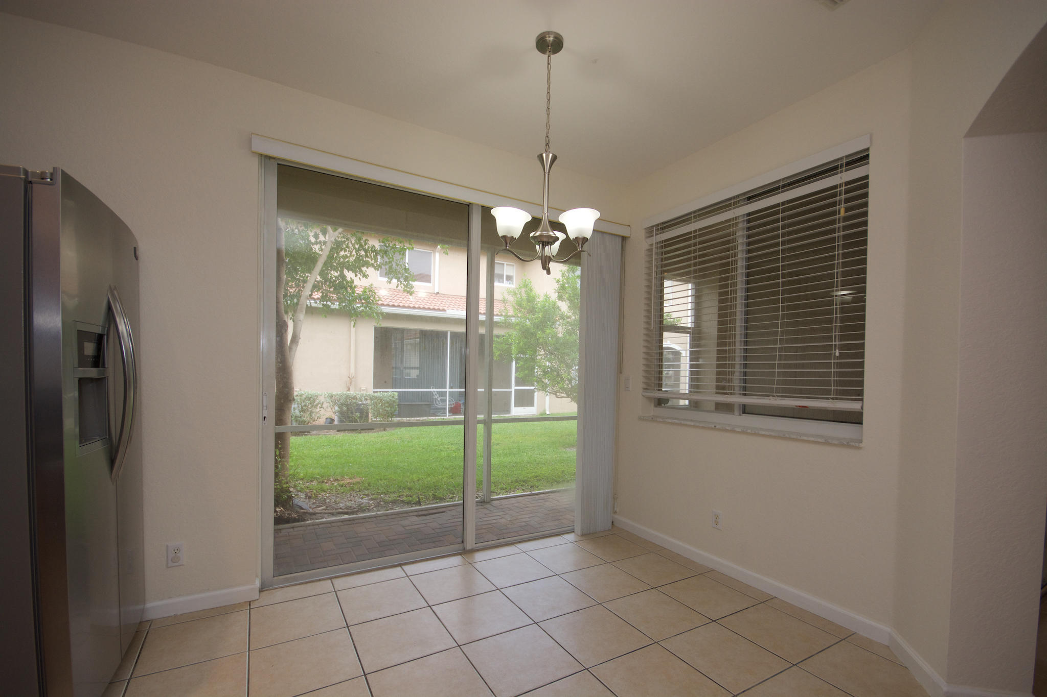 2046 Oakhurst Way Riviera Beach, FL 33404 - Photo 3 of 25 DSC_0999
