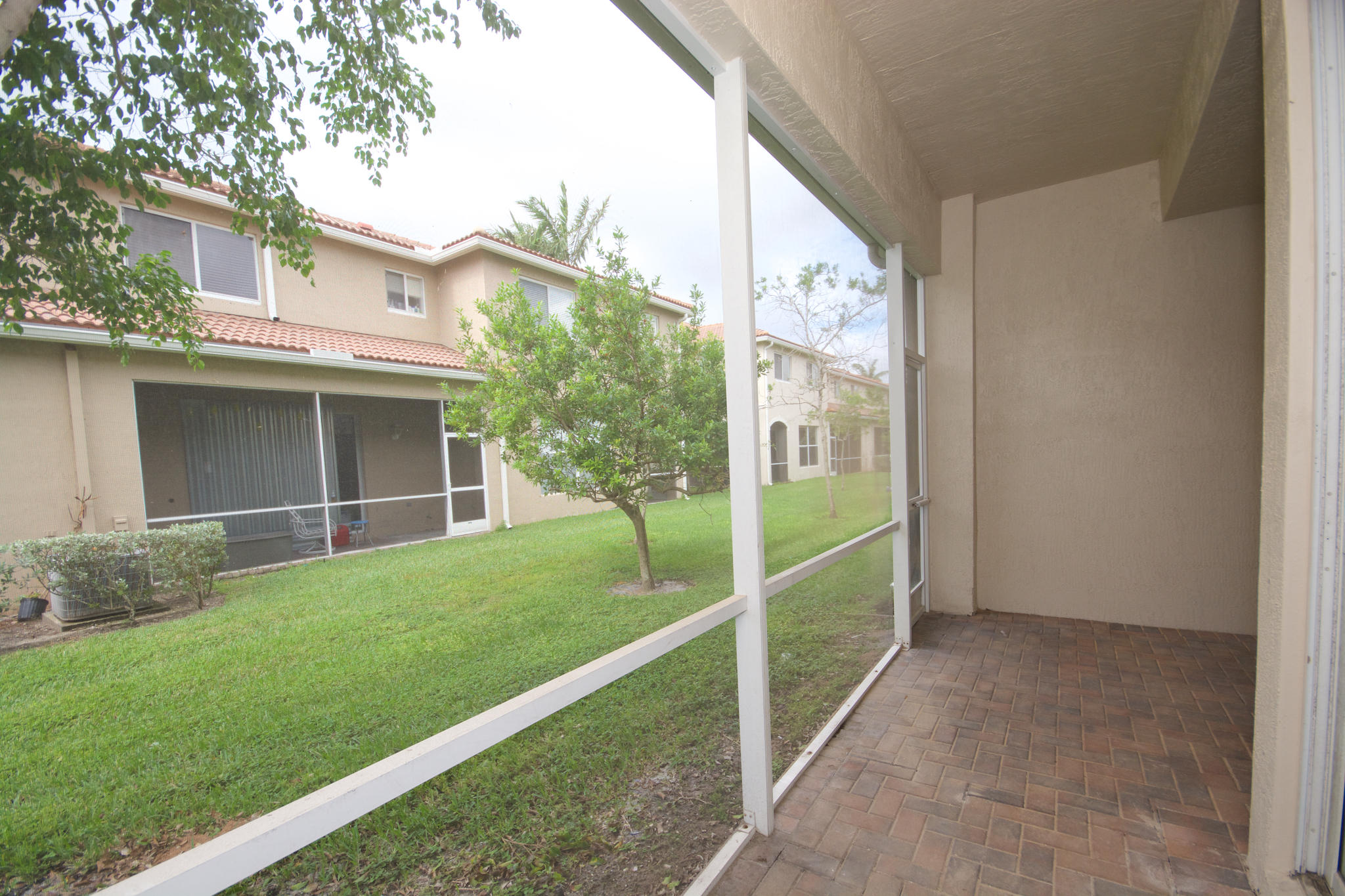 2046 Oakhurst Way Riviera Beach, FL 33404 - Photo 4 of 25 DSC_1009