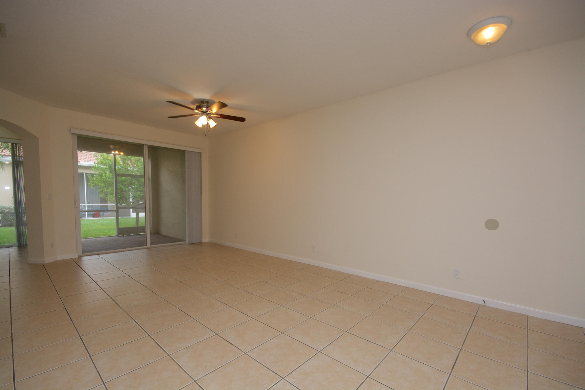 2046 Oakhurst Way Riviera Beach, FL 33404 - Photo 6 of 25 DSC_0996