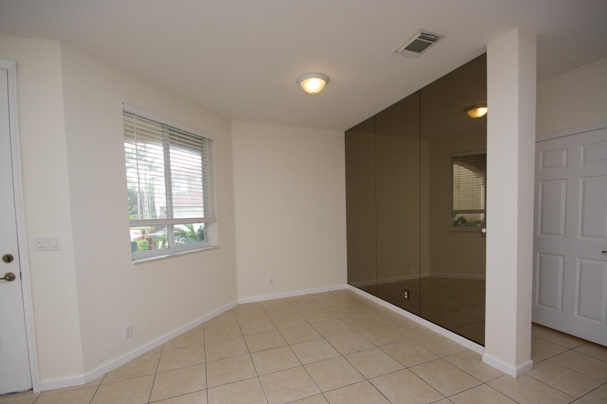 2046 Oakhurst Way Riviera Beach, FL 33404 - Photo 7 of 25 DSC_0995