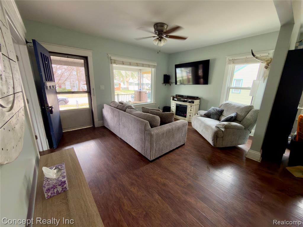 29154 Van Riper Street Flat Rock, MI 48134 - Photo 8 of 24