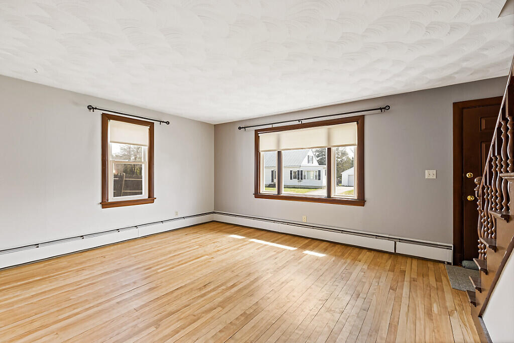 7 Collette Street Waterville, ME 04901 - Photo 12 of 53 Living room