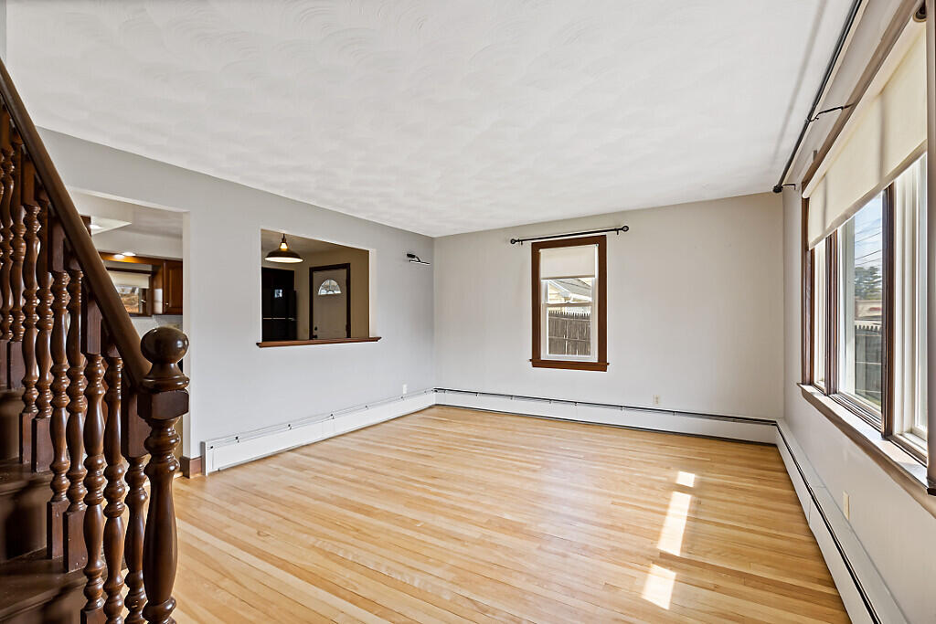 7 Collette Street Waterville, ME 04901 - Photo 13 of 53 Living room