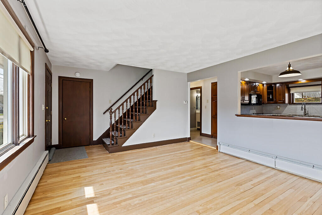 7 Collette Street Waterville, ME 04901 - Photo 14 of 53 Living room