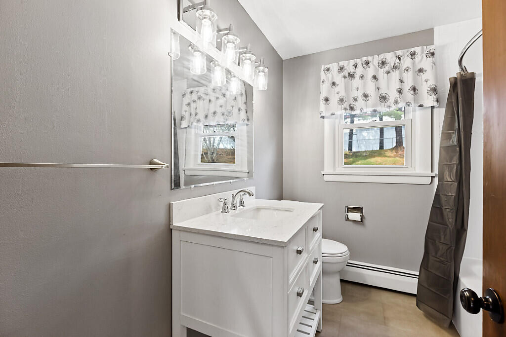 7 Collette Street Waterville, ME 04901 - Photo 19 of 53 Full main bathroom