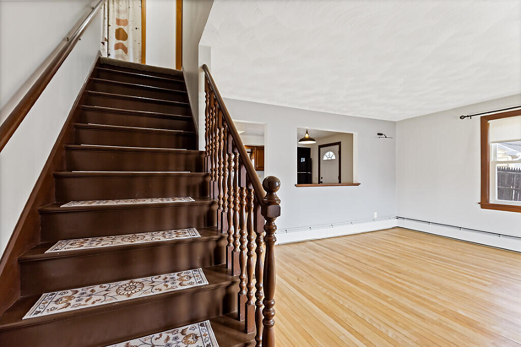 7 Collette Street Waterville, ME 04901 - Photo 24 of 53 Stairwell/living
