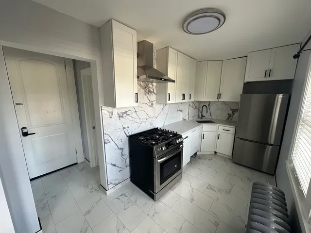 $1,950 | 6 South Monterey Avenue, Unit E, Villa Park, IL 60181