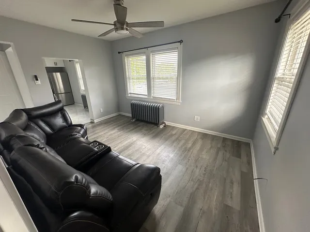 $1,950 | 6 South Monterey Avenue, Unit E, Villa Park, IL 60181