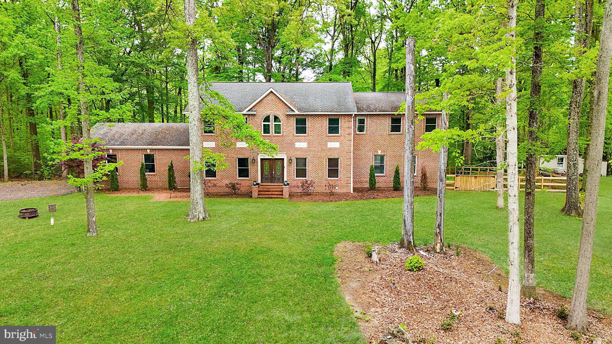 a view of a house with a backyard